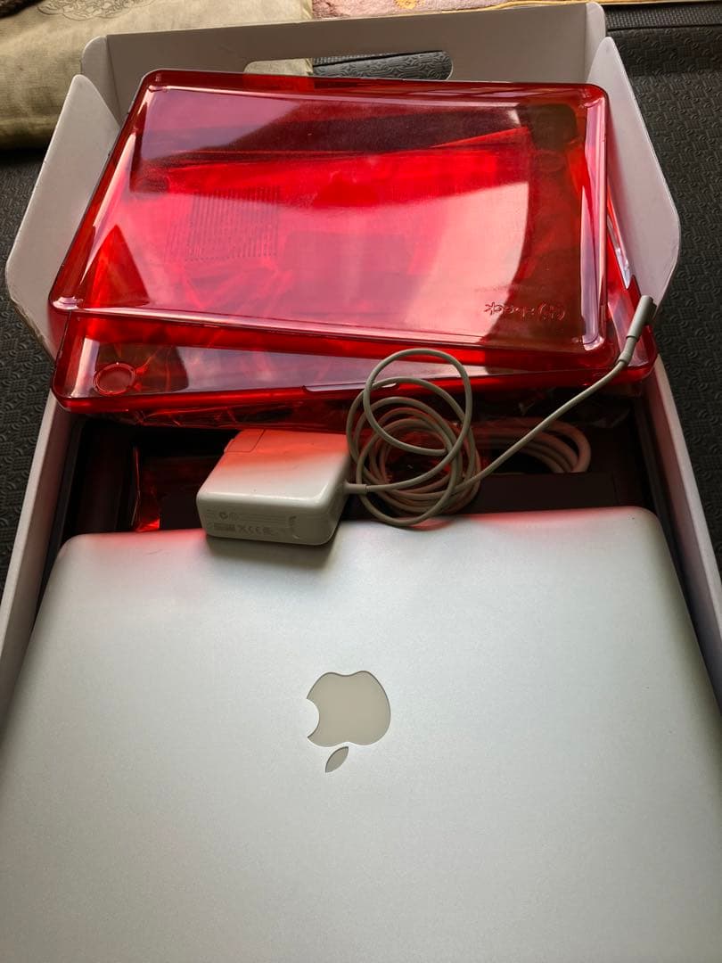 MacBook Pro シルバー 充電器・赤色ケース付き
