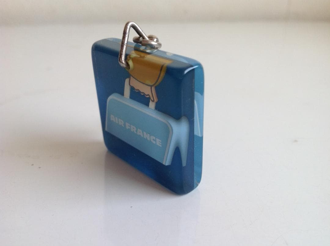 古い雑誌広告とブルボンキーホルダー　エールフランス　ブロカント　ヴィンテージ