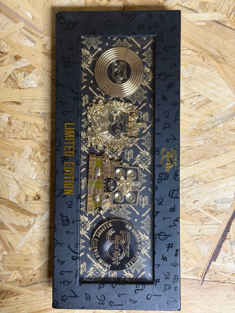 ハードロックカフェ 50 周年記念 ピン限定版 500 ボックスセット