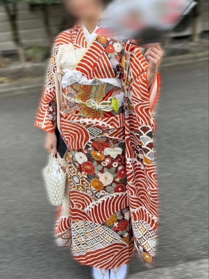 成人式振袖　古典柄　赤白振袖　レトロ振袖