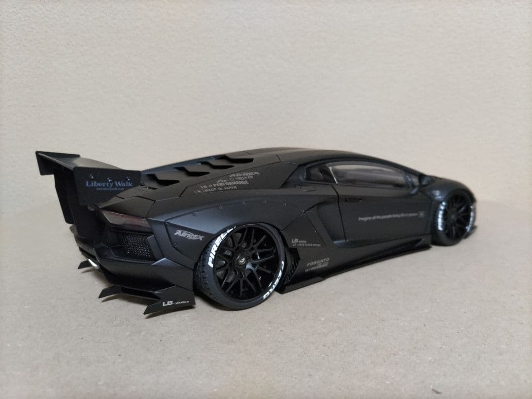 オートアート　Lamborghini　AVENTADOR
