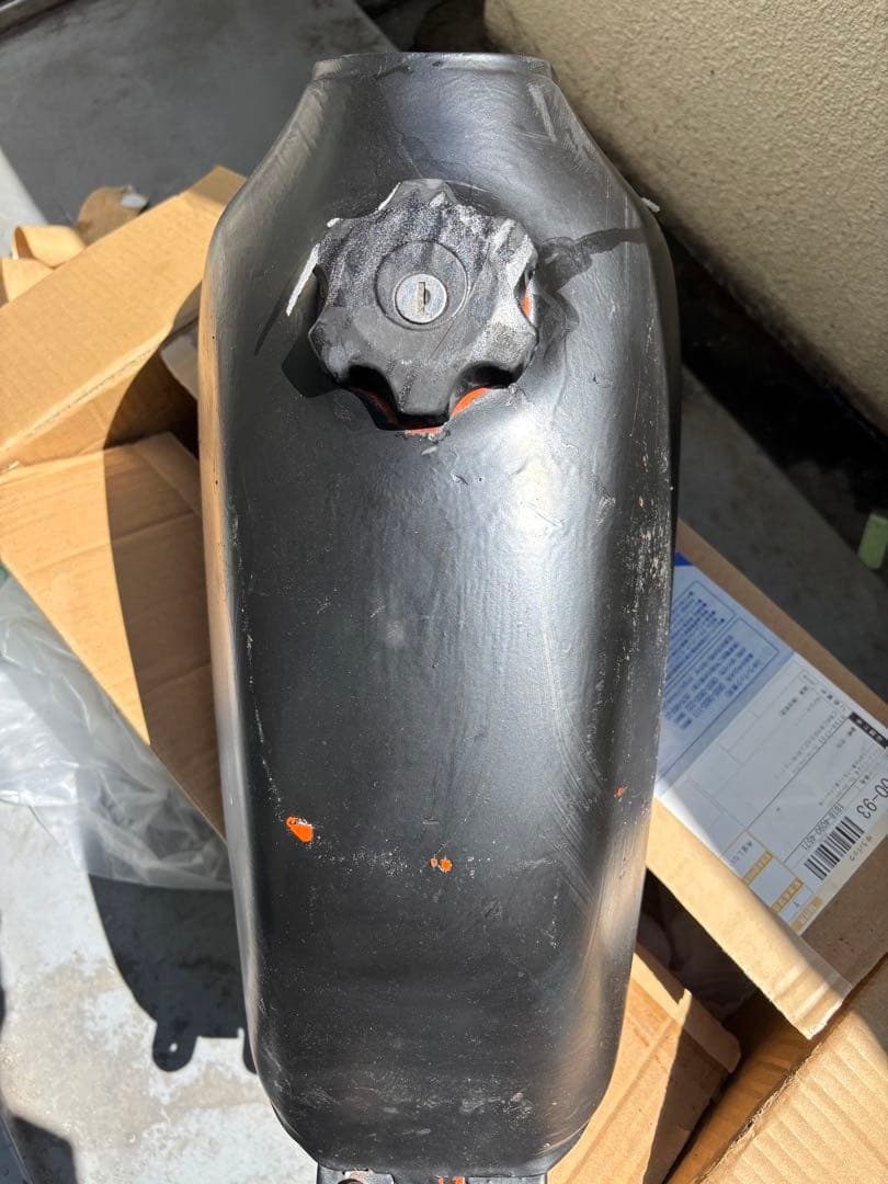 スズキグラストラッカービックボーイ純正タンクNJ47Aオレンジ色ブラック色ラバー