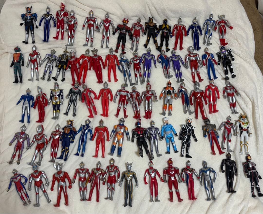 まとめ売り　特撮ソフビ　レア物あり　ウルトラマン、ゴジラ、仮面ライダー　141体