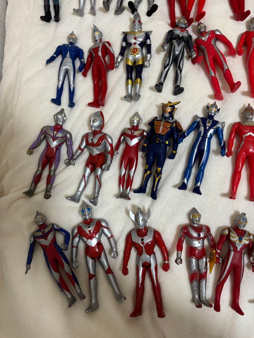 まとめ売り　特撮ソフビ　レア物あり　ウルトラマン、ゴジラ、仮面ライダー　141体