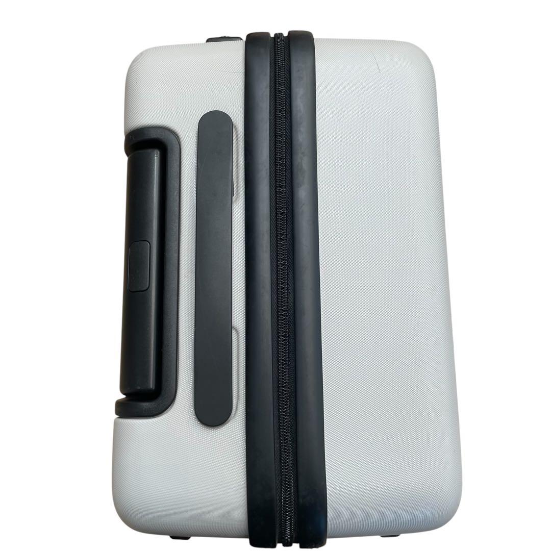 無印良品 バーを自由に調節できる ハード キャリケース 36L 機内持ち込み