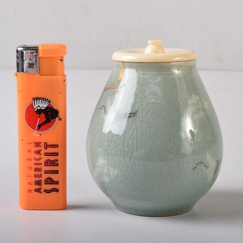 韓国人間文化財　柳海剛（柳根瀅）作　高麗青磁　象嵌鶴文　茶入　共箱　V　7835