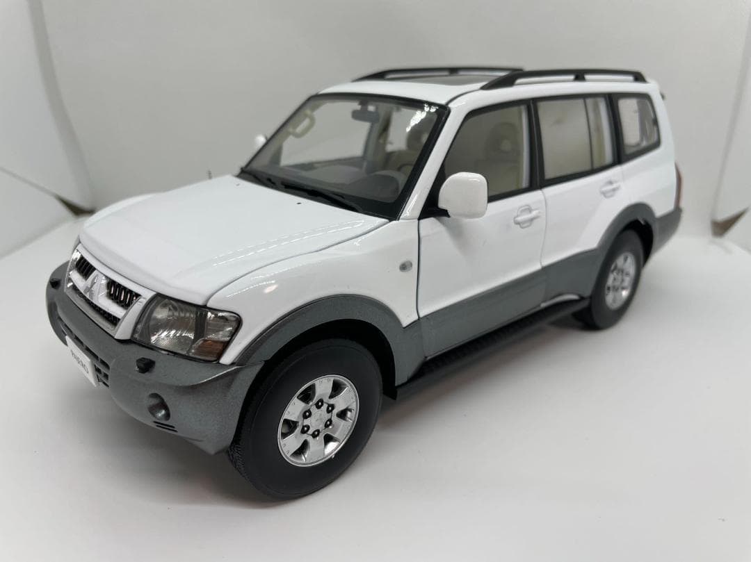 203-011 YC MODEL 1/18 三菱 パジェロ ホワイト