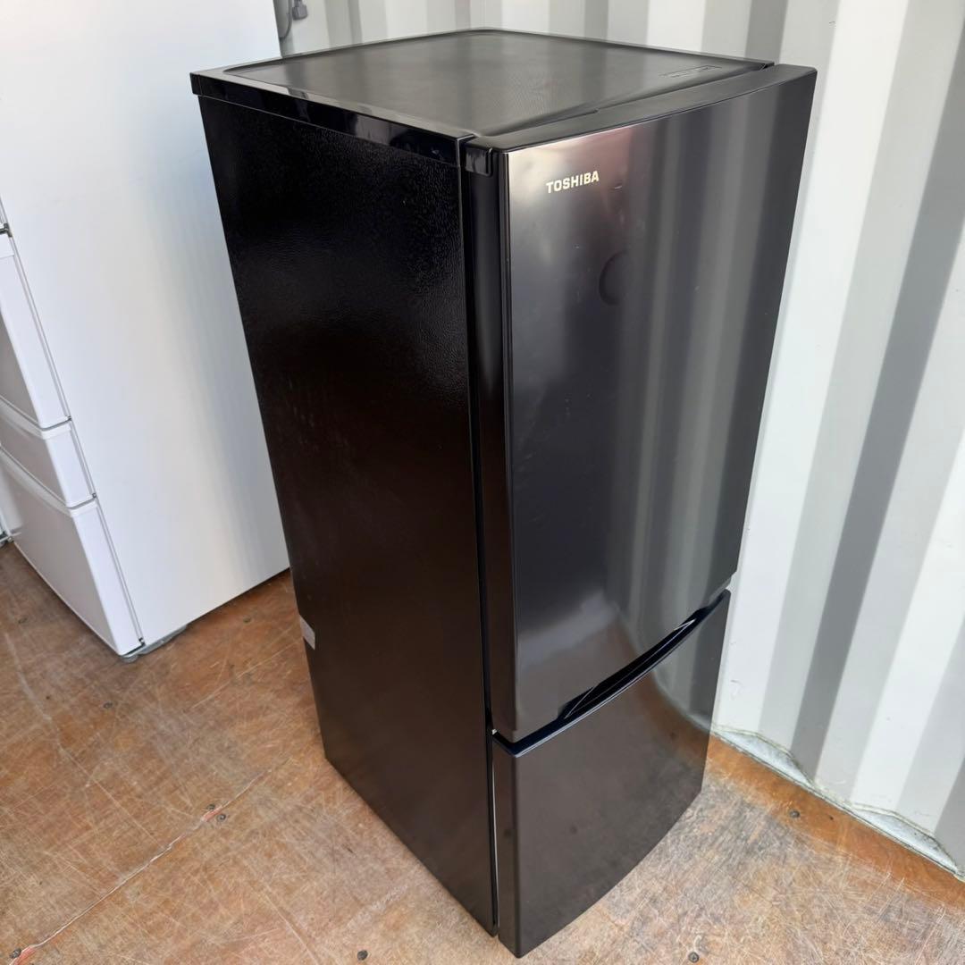 56⭐️2023年製★東芝　冷蔵庫　ブラック　黒　右開き　一人暮らし