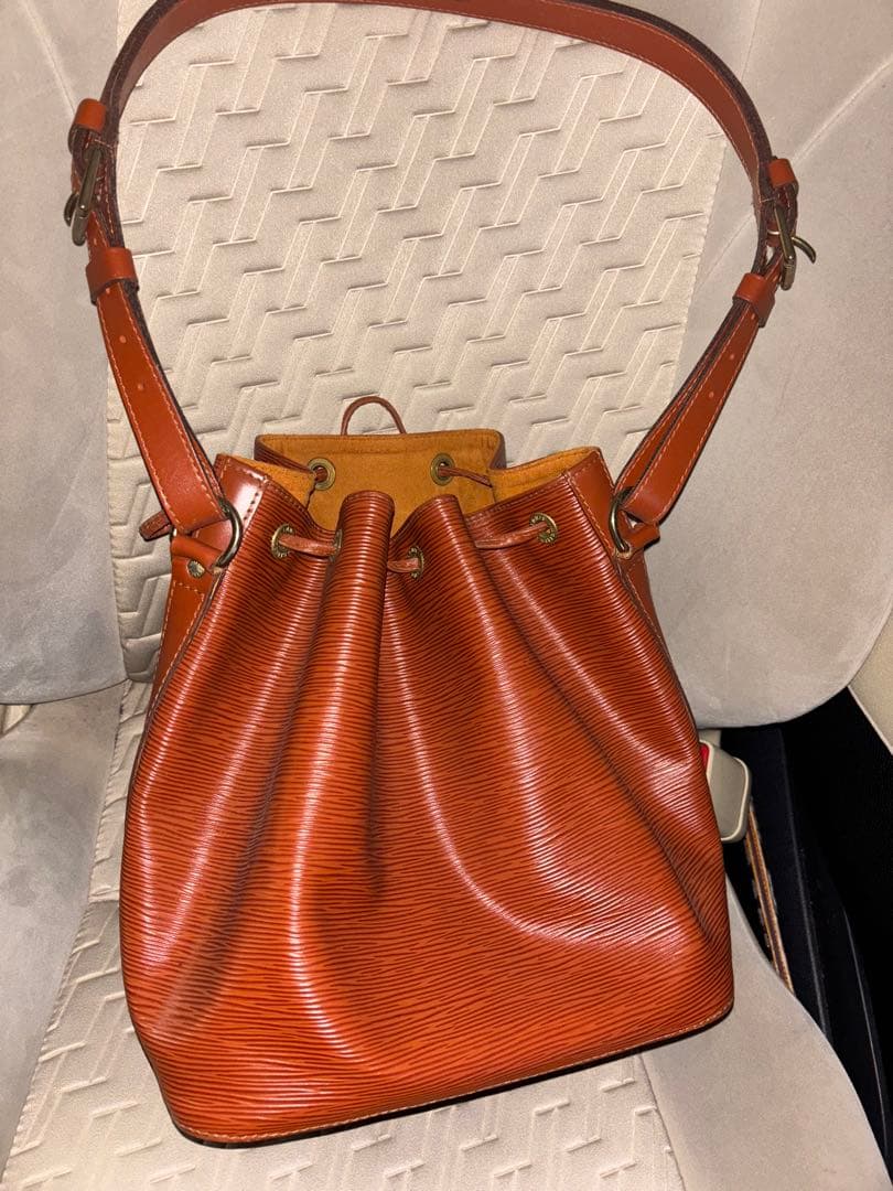 ルイヴィトン　エピ　オレンジ レザー バケツ型 ショルダーバッグ