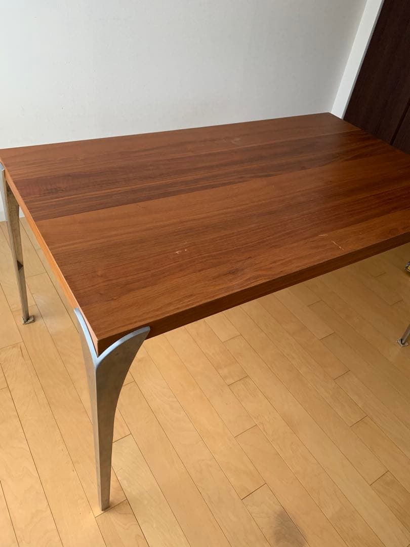 ボーコンセプト　ダイニングテーブル