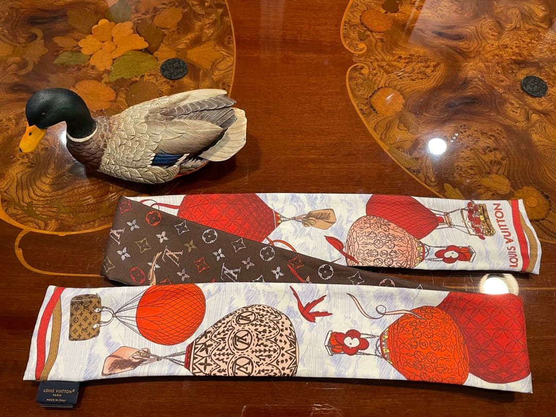 LOUIS VUITTON バンドー・アップアンドアウェイ　カラー:ルージュ