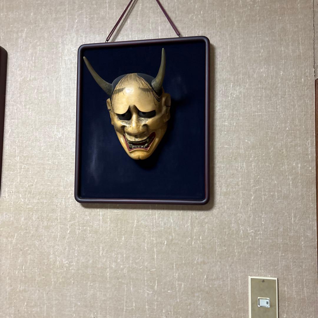 木製能面 角のある鬼のデザイン
