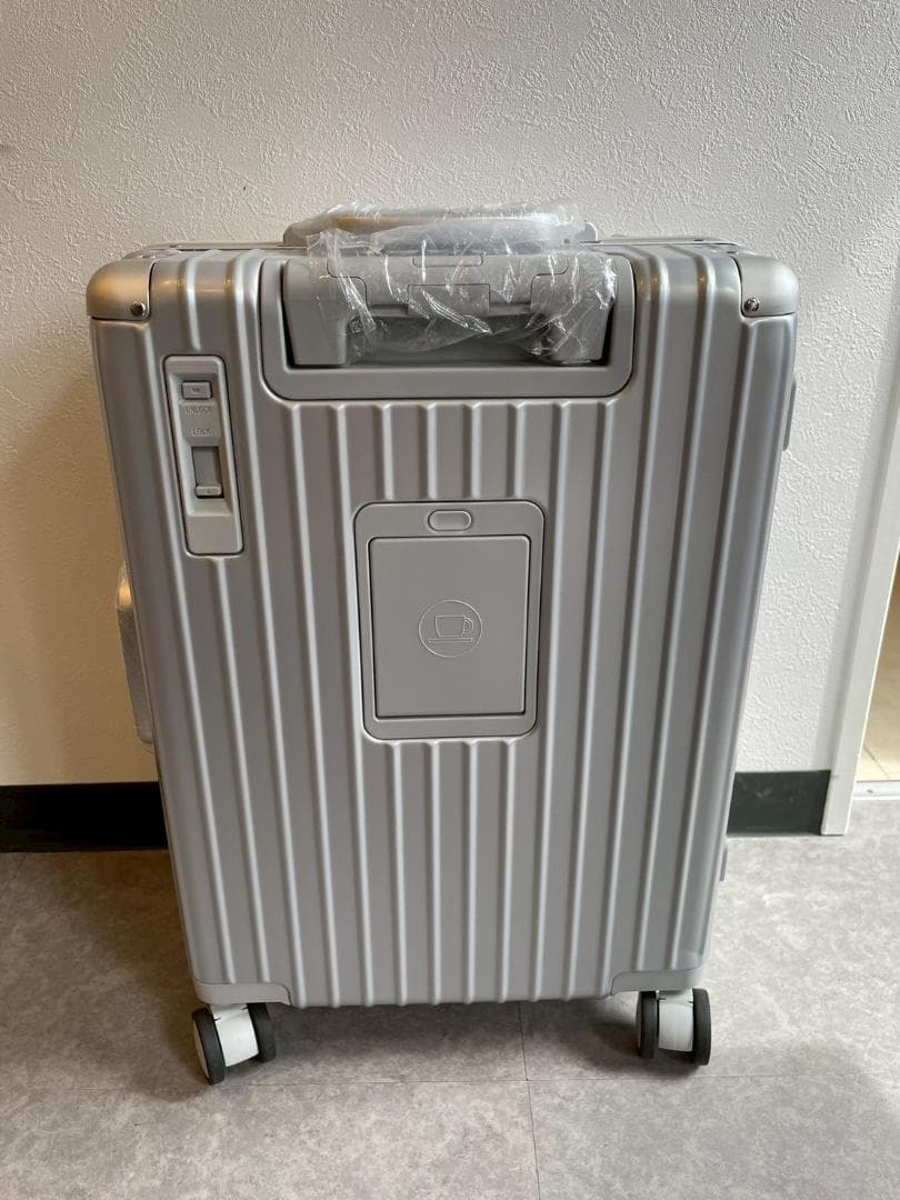 リベティ多機能キャリーケース【エナメルシルバーSサイズ】25