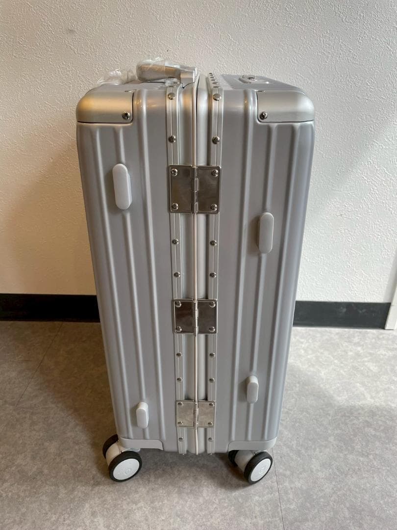 リベティ多機能キャリーケース【エナメルシルバーSサイズ】25