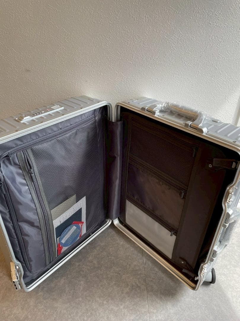 リベティ多機能キャリーケース【エナメルシルバーSサイズ】25