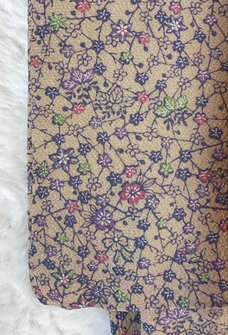 作家物　美品　小花が可愛い　型染め　小紋　正絹