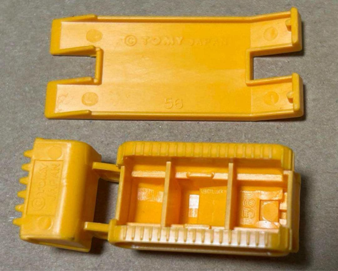 トミカ ニッサン ディーゼル コンドル ブルドーザキャリア UD 赤