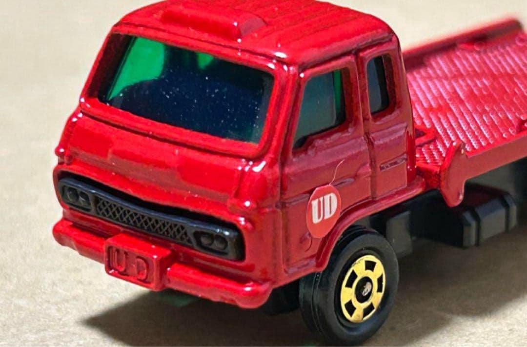 トミカ ニッサン ディーゼル コンドル ブルドーザキャリア UD 赤