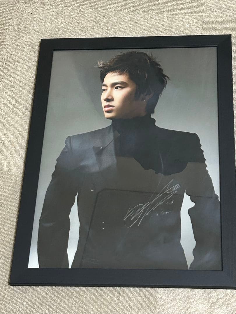 SM公式　東方神起 ユノ直筆サイン入り写真額入り
