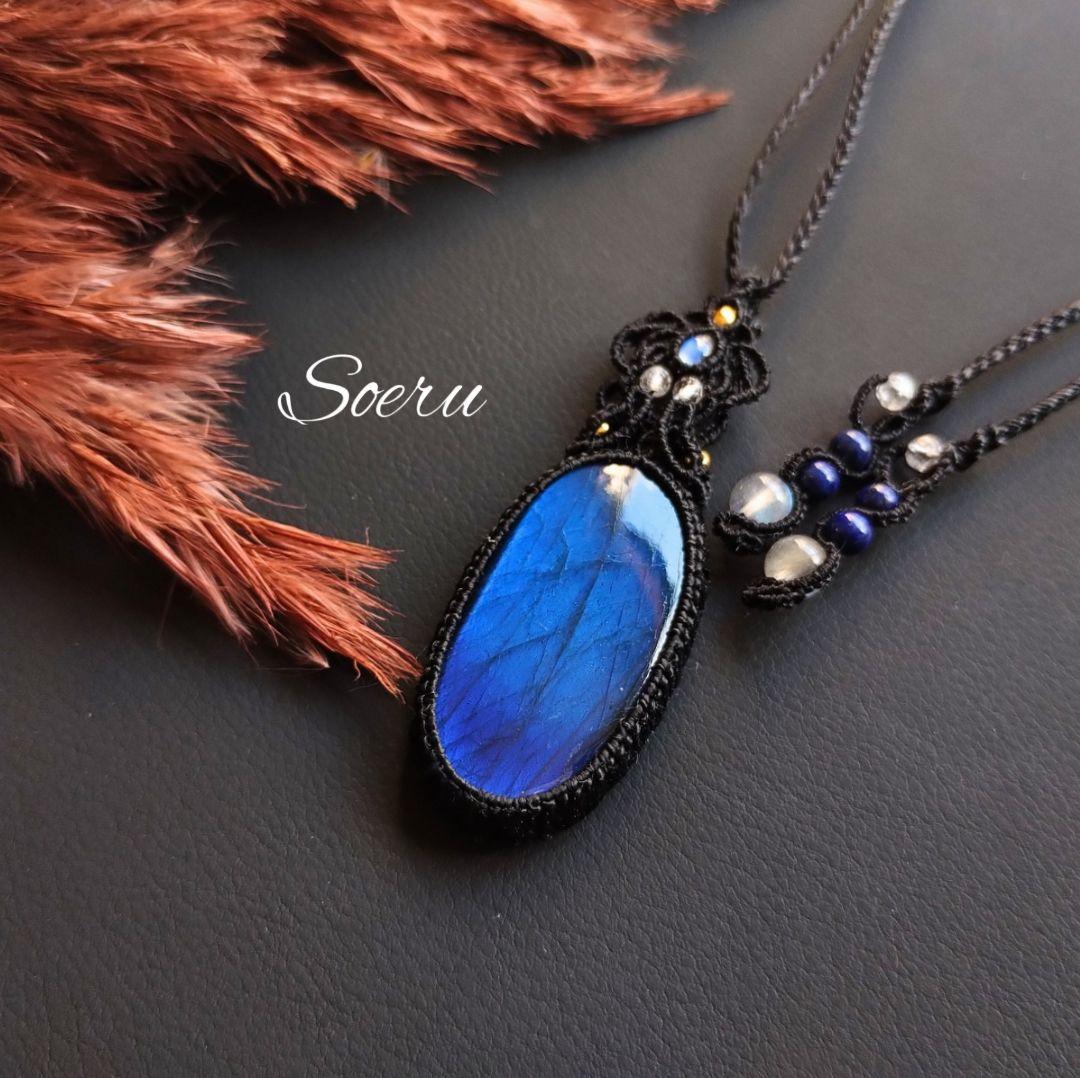 ラブラドライト＆ブルームーンストーンのマクラメ編みネックレス　ペンダント　天然石