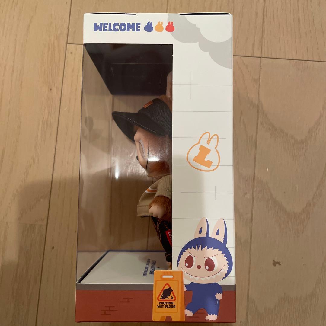 店員ラブブ THE MONSTER Wacky Mart POPUP限定