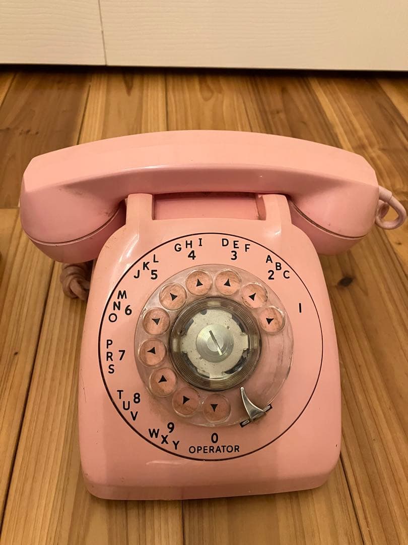 レトロな電話とミシン