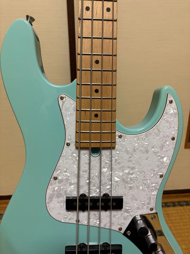 バッカス　BUCCHUS　ジャズベースタイプ　ブルー系