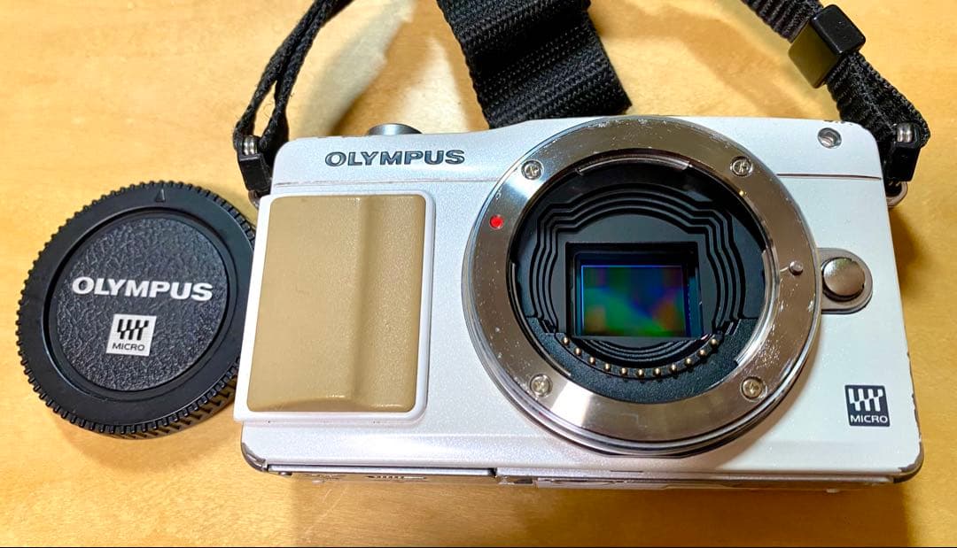 OLYMPUS E-PM2ミラーレスカメラ バッテリー2個付き
