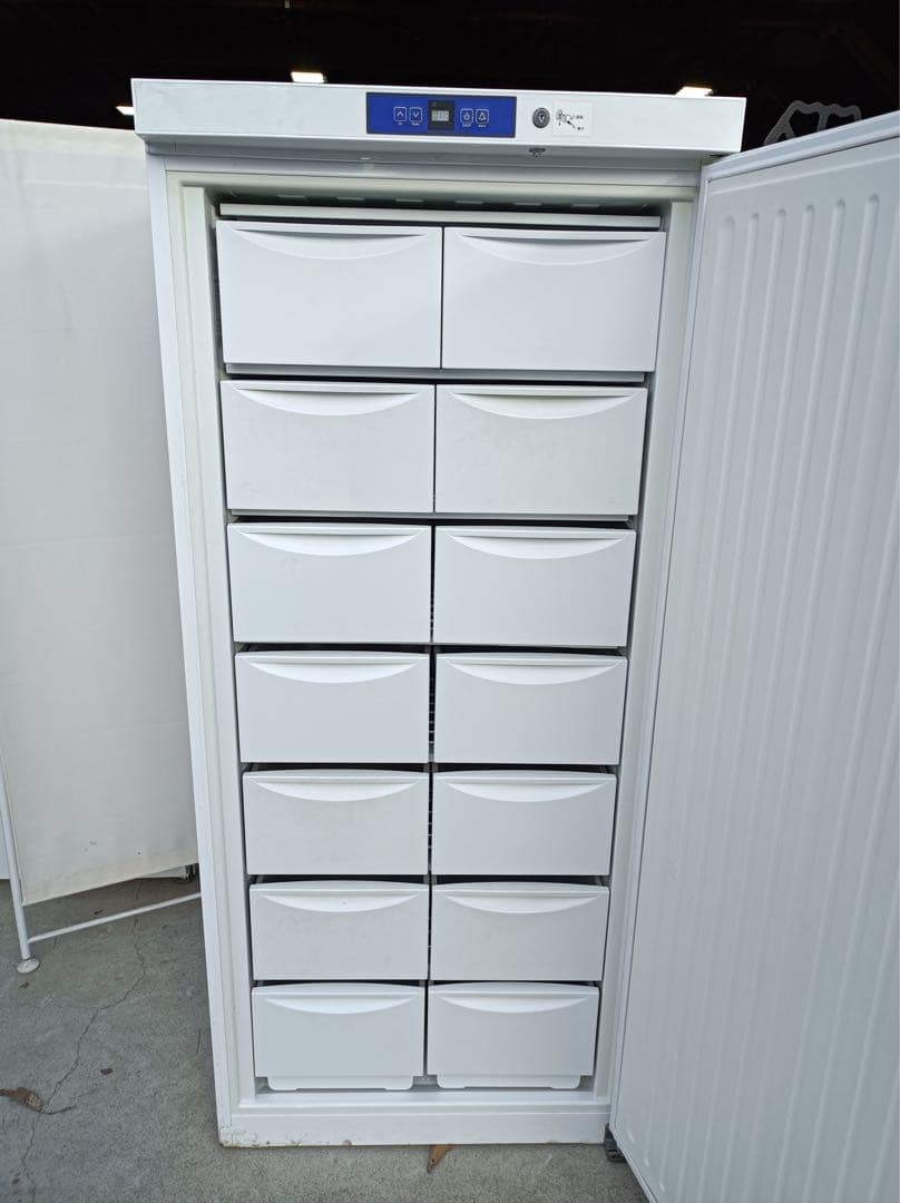 八6744【配送設置料金込み】DAIREI 冷凍庫 472L SD-521