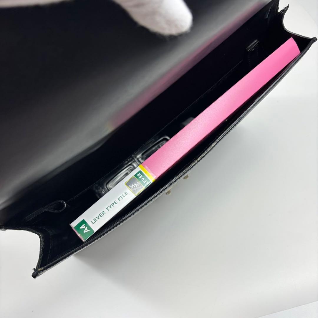 【希少】カルティエ パシャ ブリーフケース 自立 A4収納 ブラック