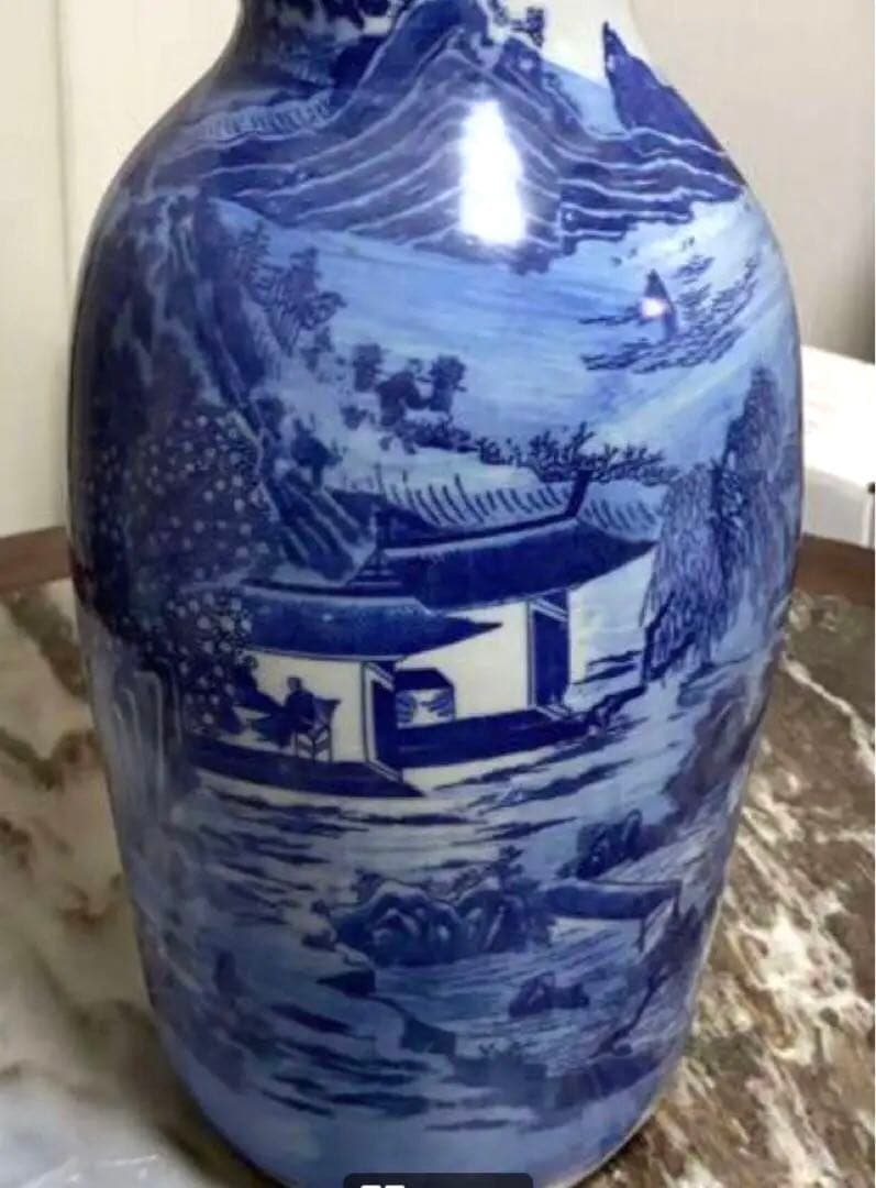 2体の価格 青白磁の花瓶 人物と風景の手描き絵