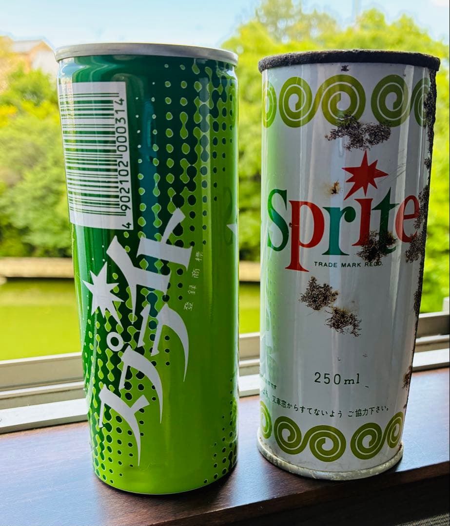 昭和レトロ　戦前エンボスラムネ瓶　おまけ付き　　　　レトロ缶ジュース　スプライト