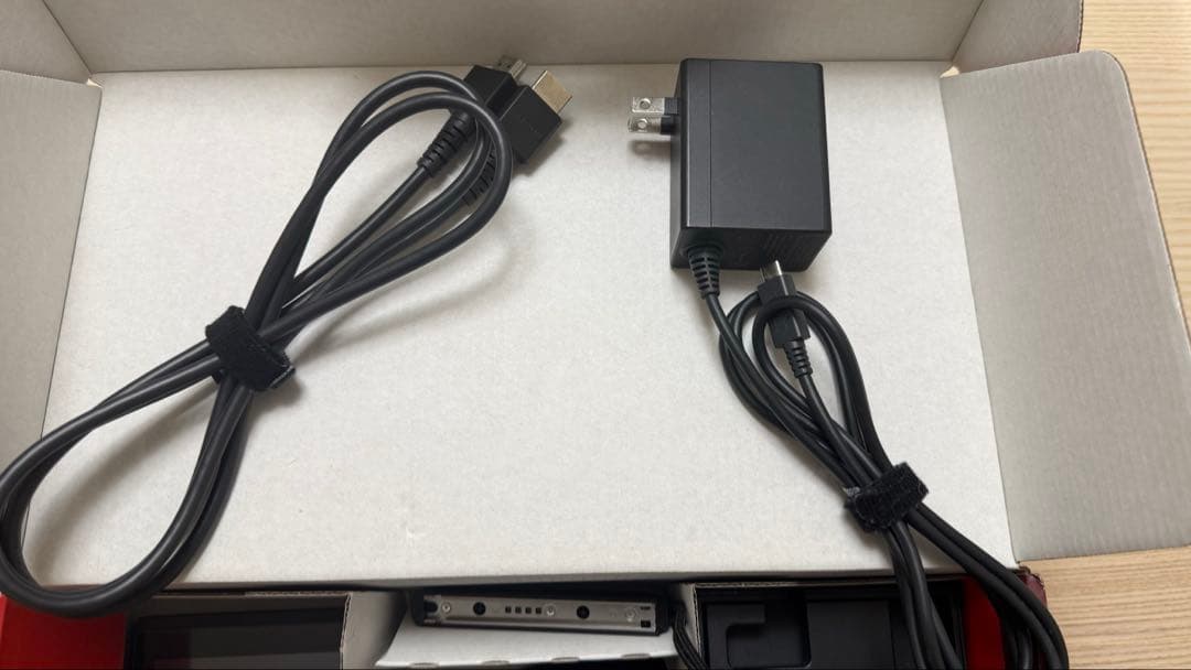 Nintendo Switch_本体セット（画面保護シール+SDカード付き）