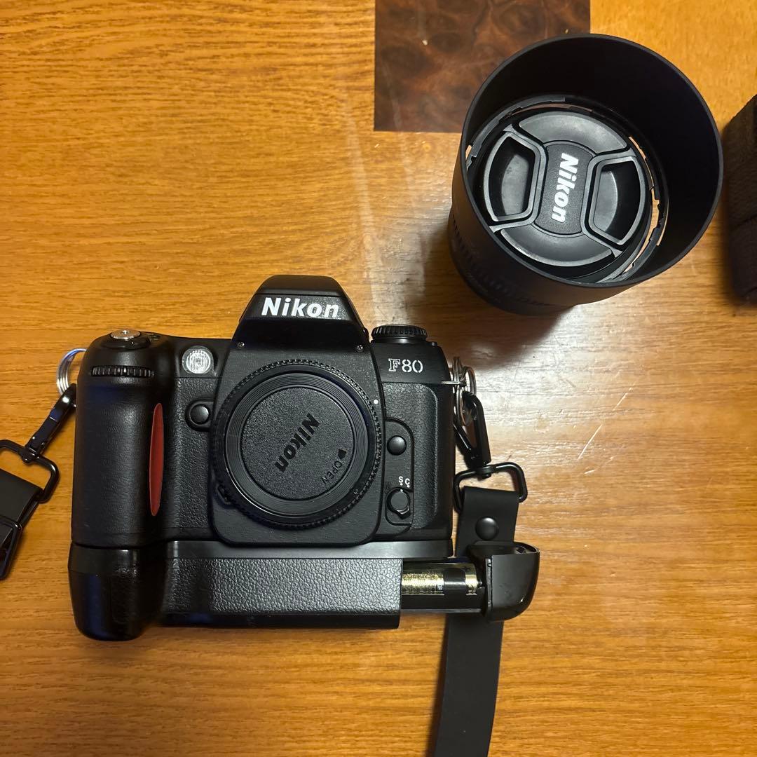 Nikon F80s ➕バッテリー、レンズ