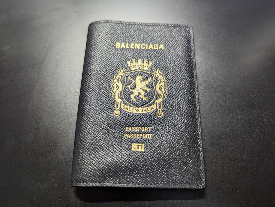 BALENCIAGA ブラック パスポートケース