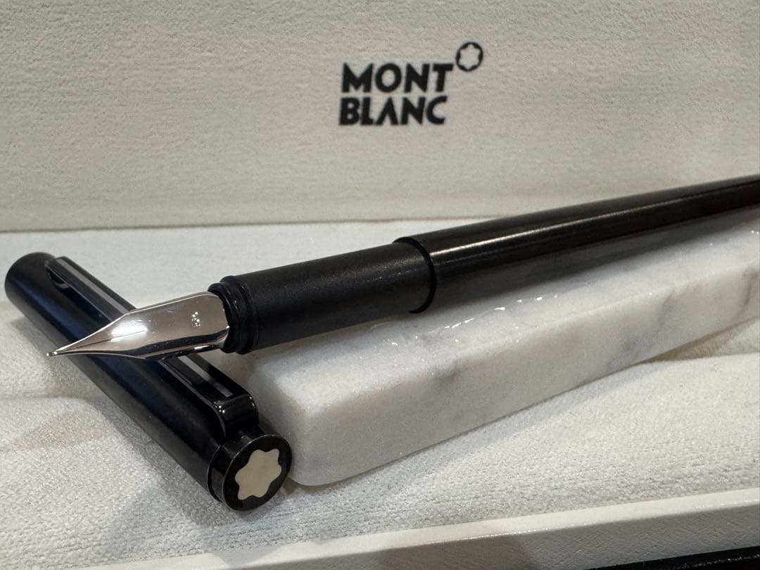 【美品】モンブラン No1124 万年筆 漆黒ロードナイト鉱加工