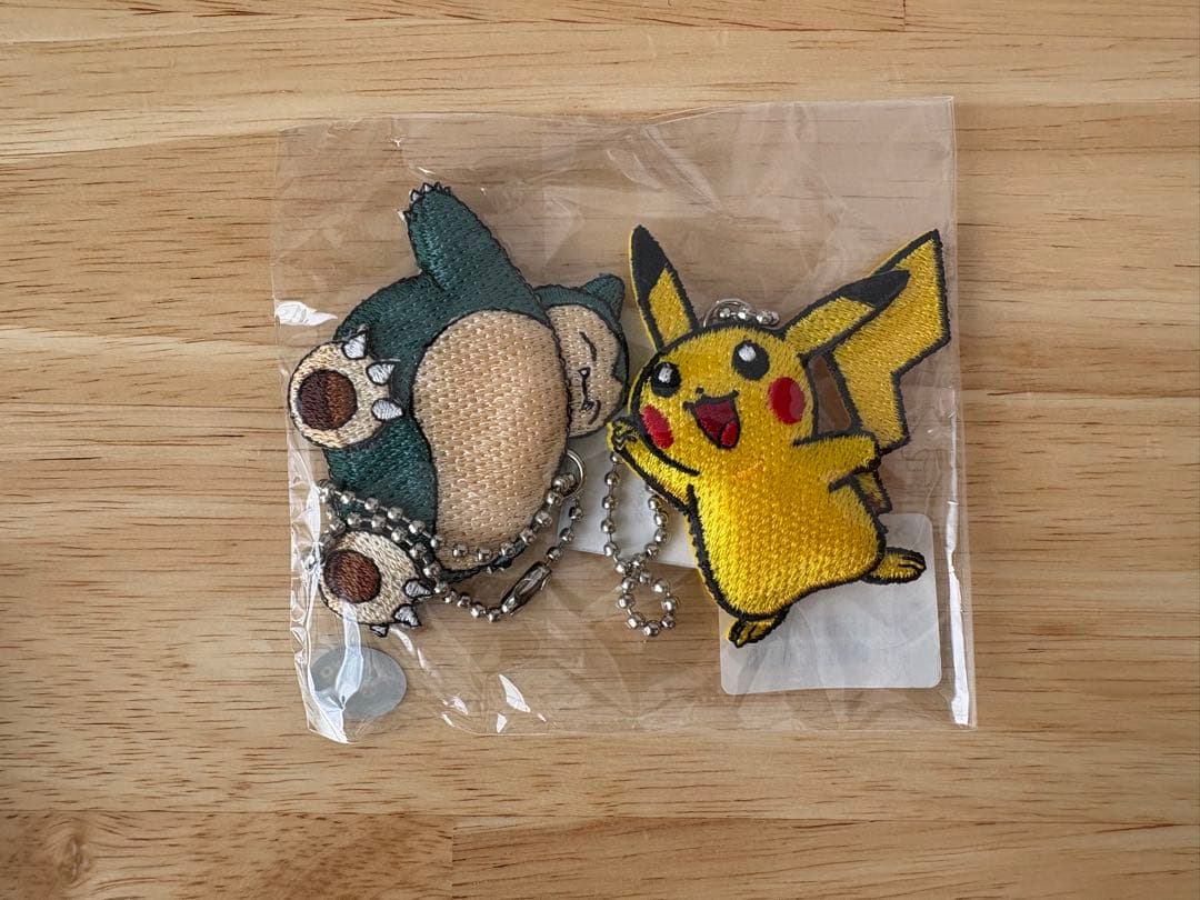 ピカチュウ　カビゴン　刺繍キーホルダー