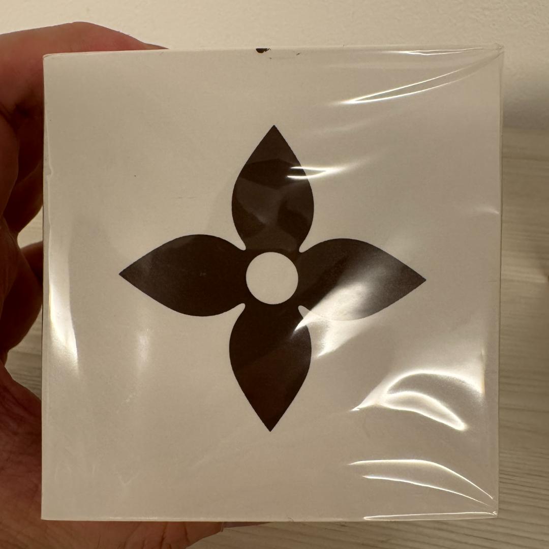 ルイヴィトン（LOUIS VUITTON）キューブ型メモ 2個セット（白・茶）