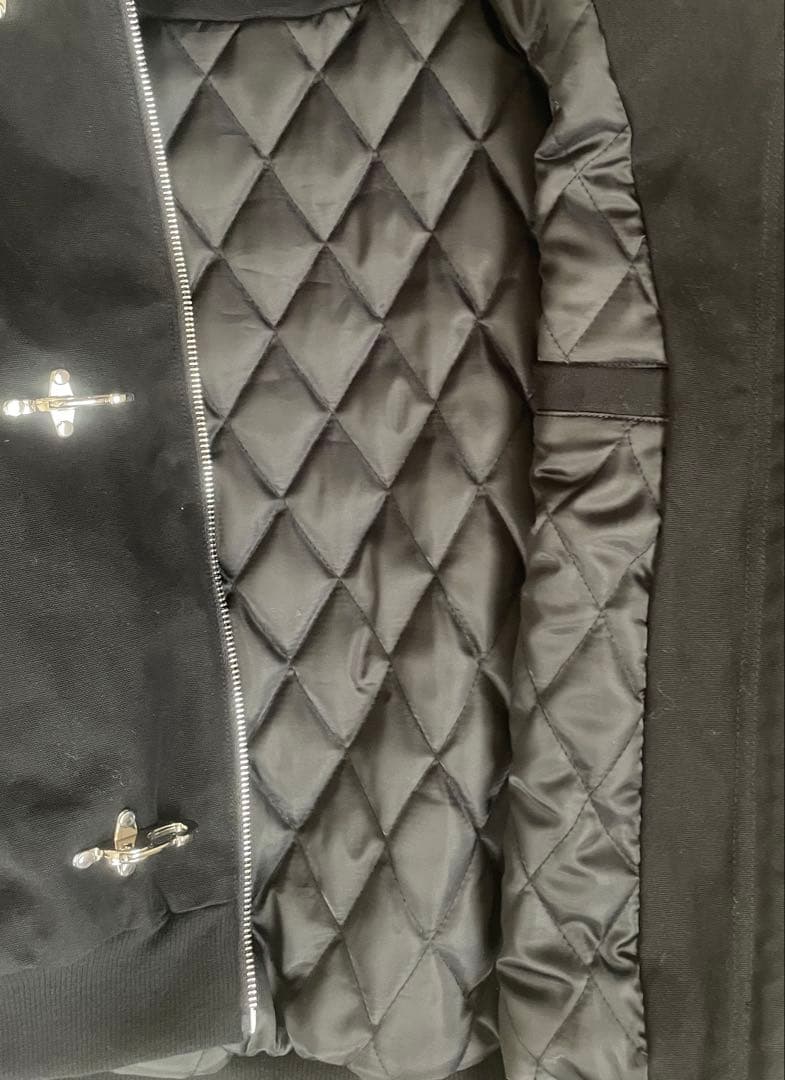 フード付き黒ダッフルジャケット