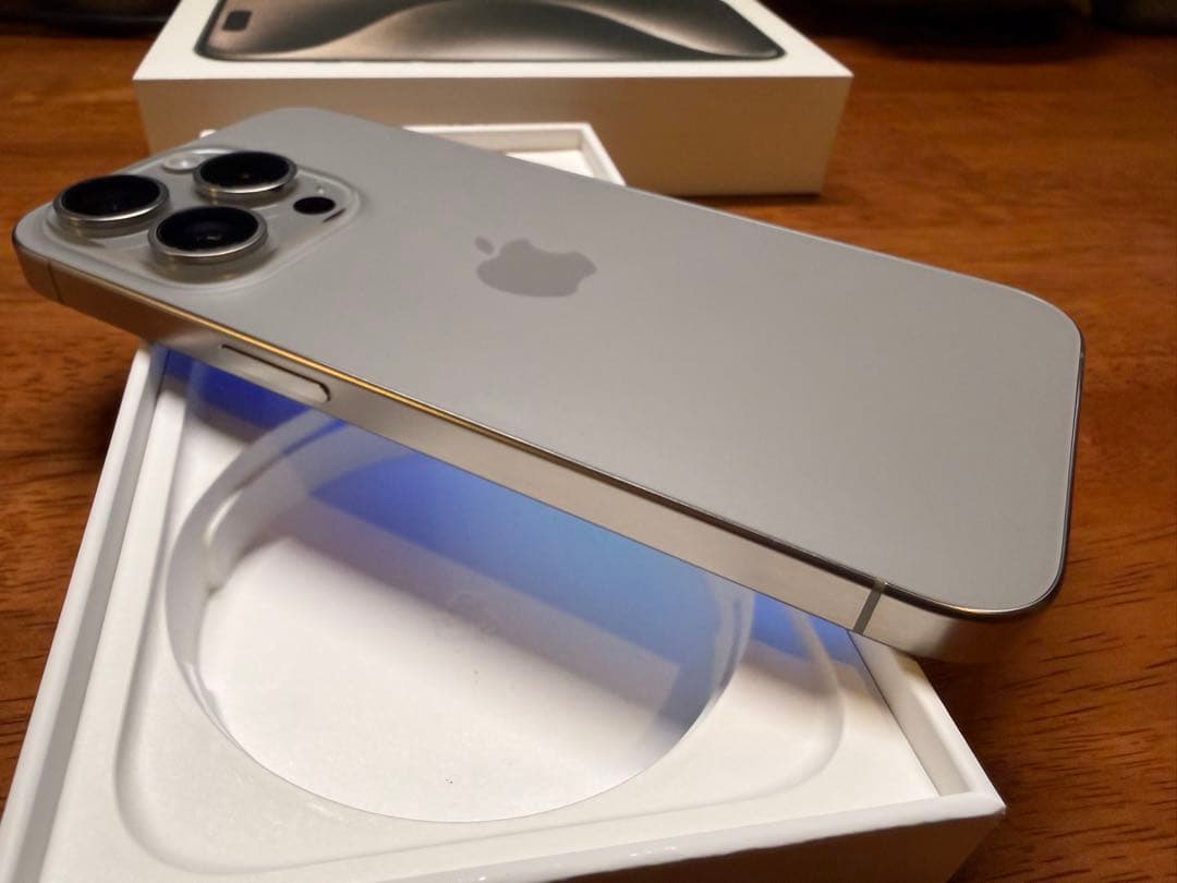 Apple iPhone 15Pro ナチュラルチタニウム 256GB