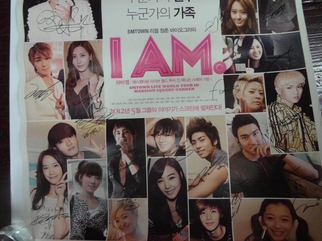 アーティスト直筆サイン入りポスター　東方神起・BoA・少女時代ほか「SMタウン」