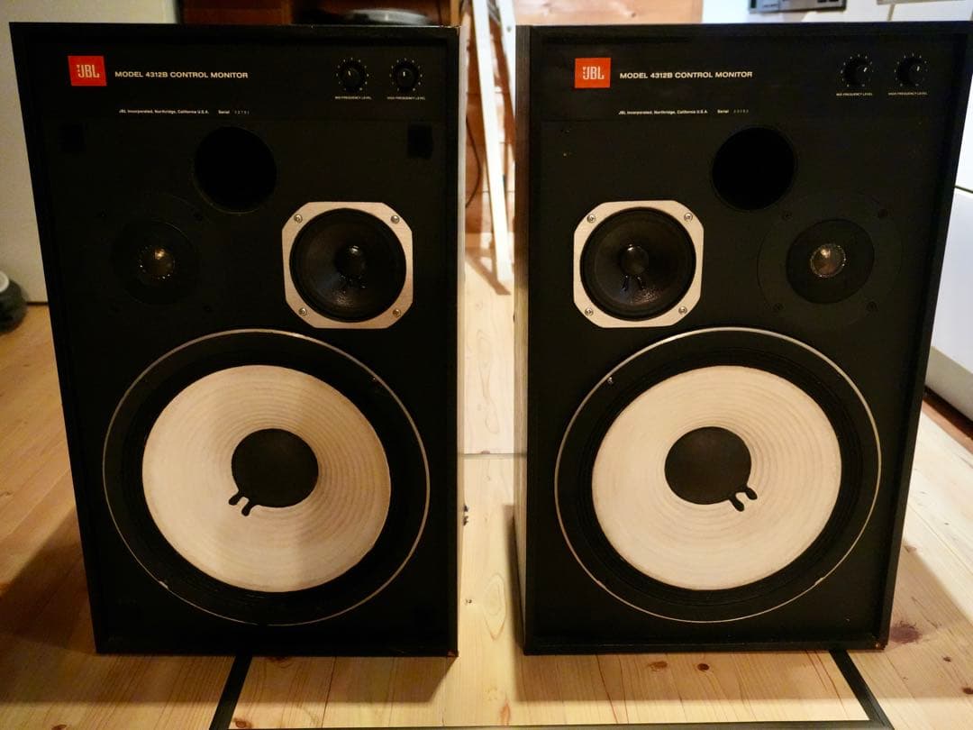 JBL 4312B CONTROL MONITOR （右）