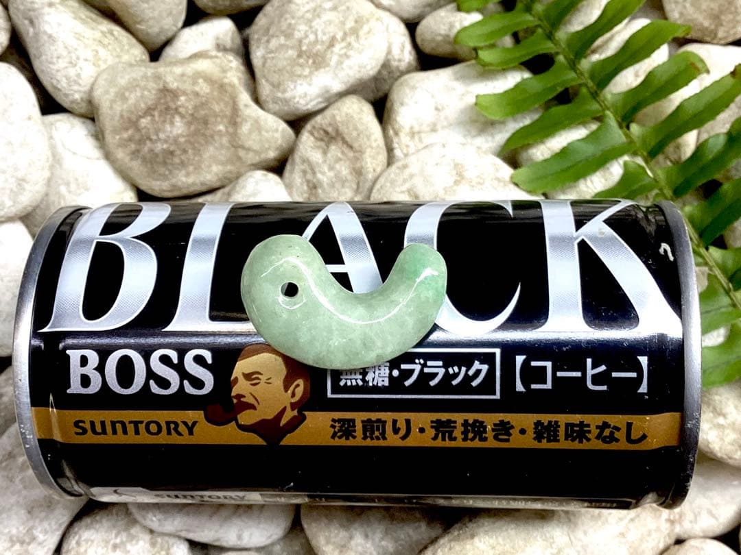 ✳綺麗な若草色　幸運導く緑の糸魚川翡翠勾玉　本物をお持ちください‼️ 鑑別書取得品