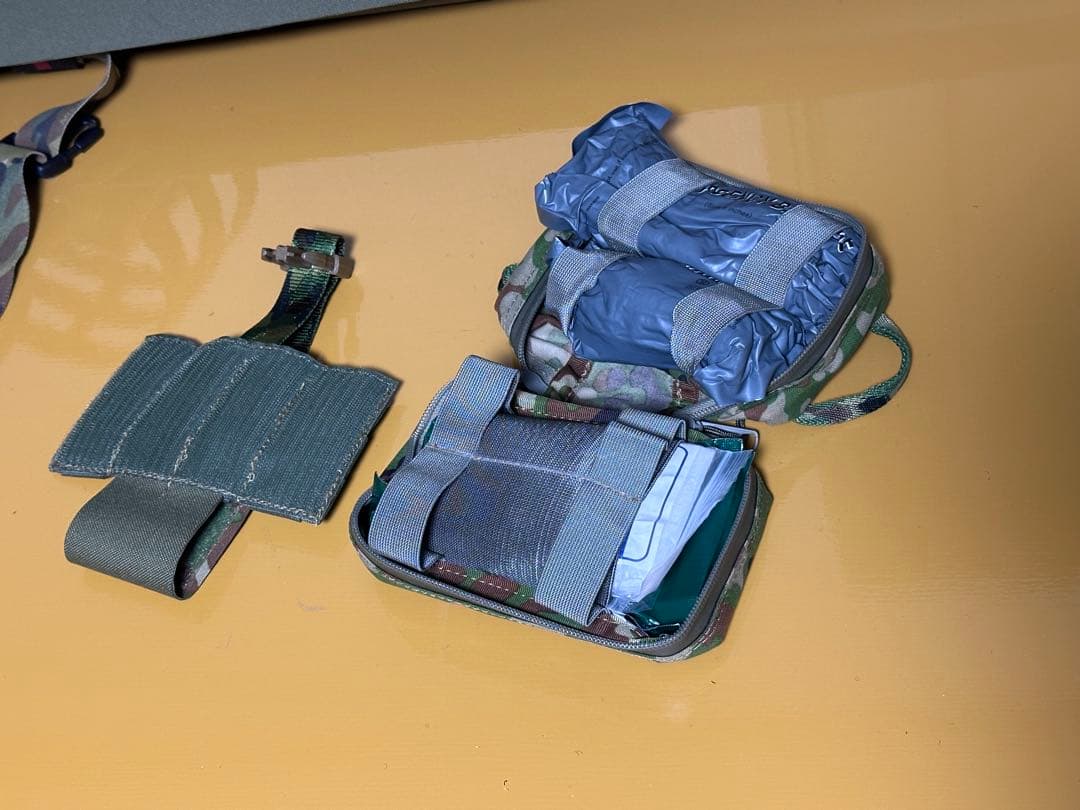 カナリア装備製作　ブローアウト　IFAK メディックポーチ　救急品袋　陸自迷彩