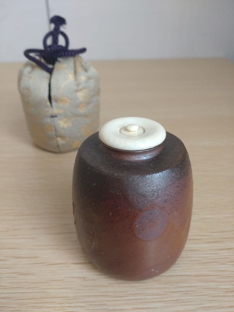 【窯変】伊勢崎卓　肩衝茶入　牙蓋　大海茶入　焼き締め　灰被り　徳利　古備前