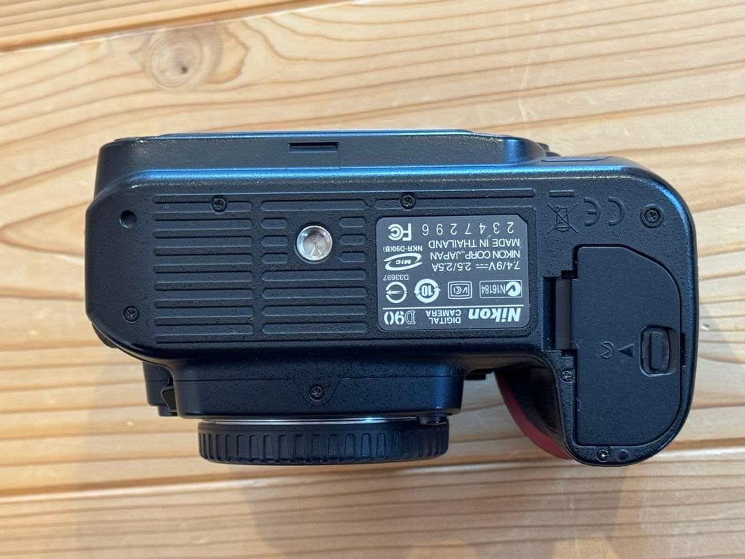 Nikon D90 デジタル一眼レフカメラ