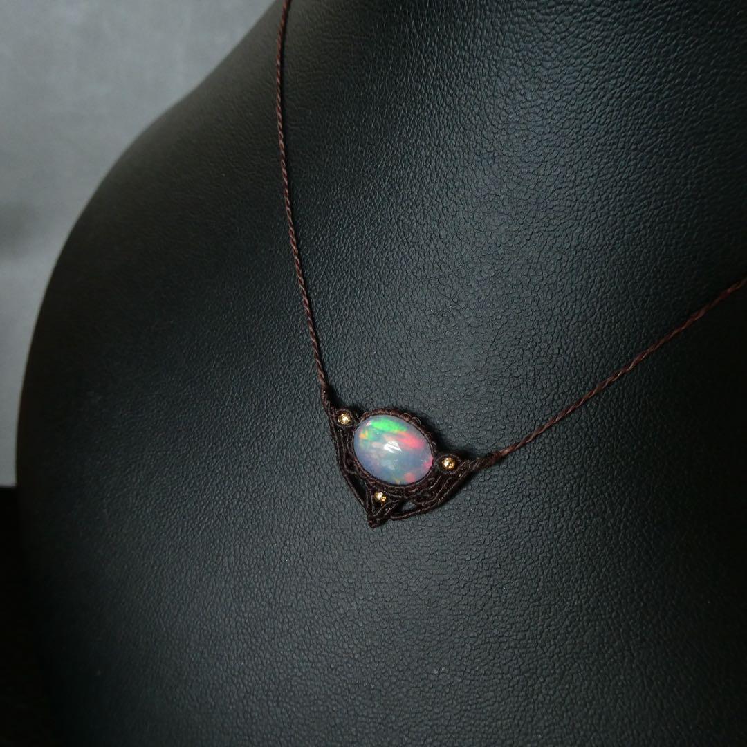 虹色オパールのマクラメネックレス