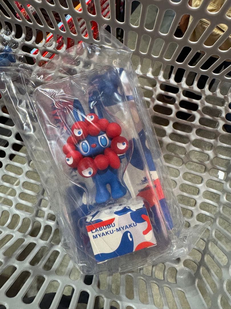 ミャクミャク　ラブブ フィギュア 未開封