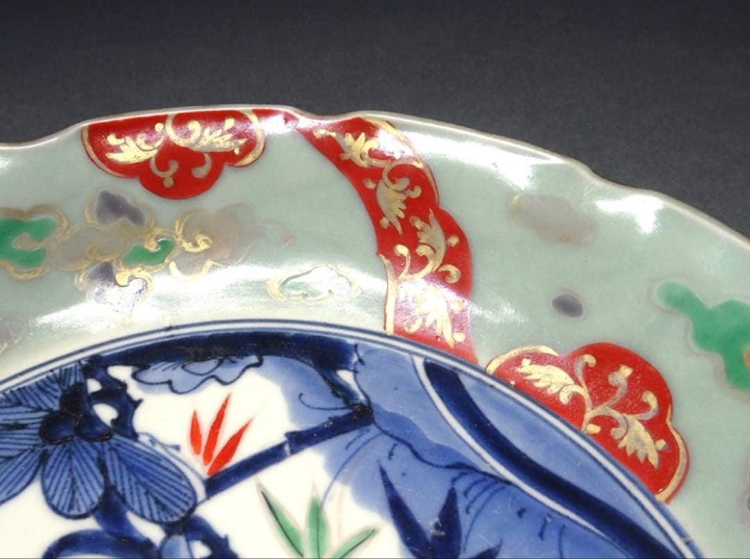 江戸時代 古伊万里 青磁色絵雲鶴見込松竹梅文輪花皿 大明成化年製銘 直径27㎝