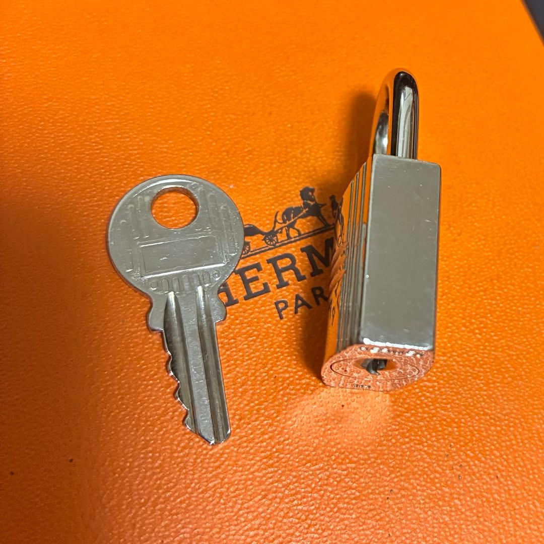 エルメス シルバー　カデナ　南京錠　パドロック　鍵　キー　NO114